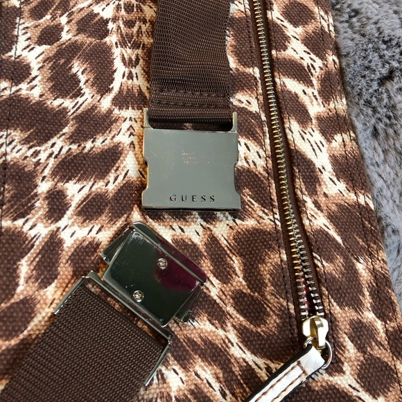 Leopard GUESS belt bag - Picture 12 of 16
